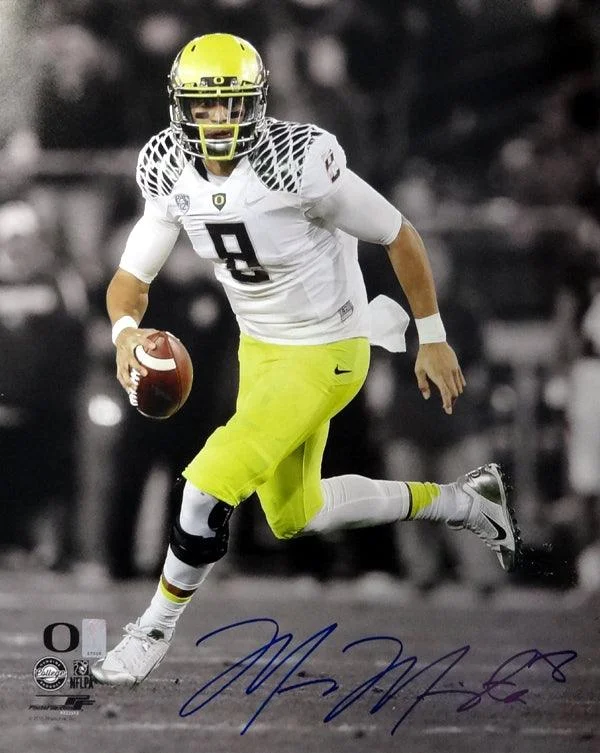 Sweat-Wicking Football Helmet-Marcus Mariota Autographed 16x20 Photo Oregon Ducks MM Holo Stock #89221