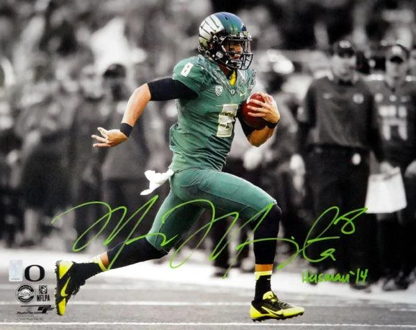 Full Face Football Helmet-Marcus Mariota Autographed 16x20 Photo Oregon Ducks "Heisman '14" MM Holo Stock #89883