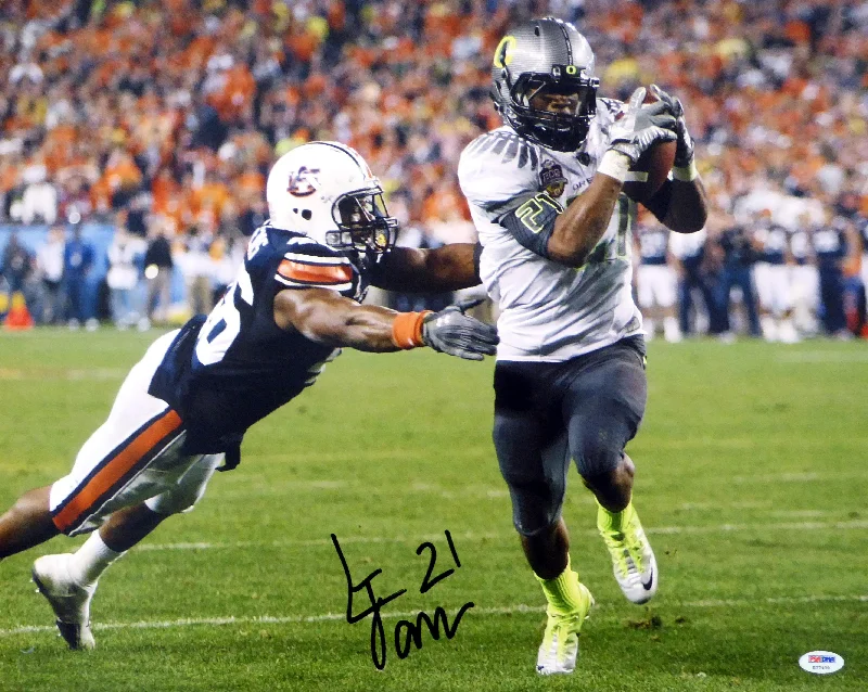 High-Tech Football Helmet-LaMichael James Autographed 16x20 Photo Oregon Ducks PSA/DNA RookieGraph Stock #22765