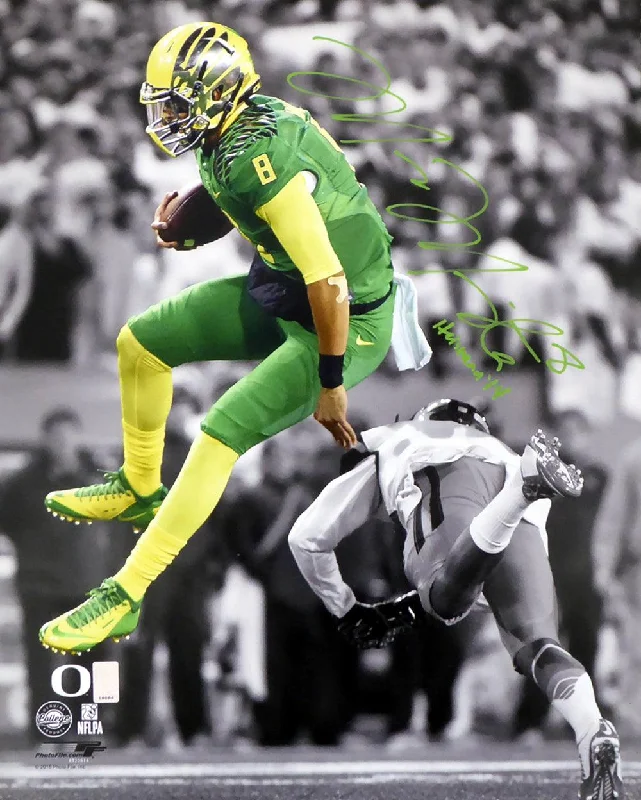 Eco-Friendly Football Helmet-Marcus Mariota Autographed 16x20 Photo Oregon Ducks "Heisman 14" MM Holo #18084