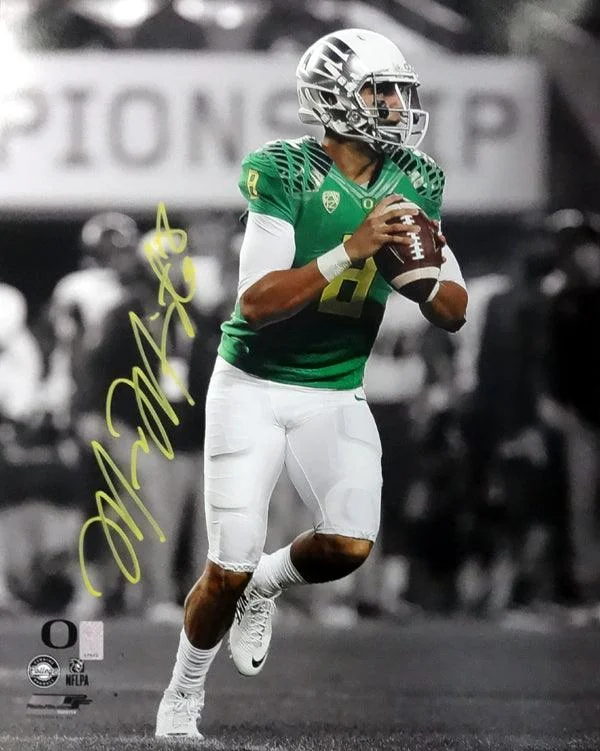 Ventilated Football Helmet-Marcus Mariota Autographed 16x20 Photo Oregon Ducks MM Holo Stock #89223