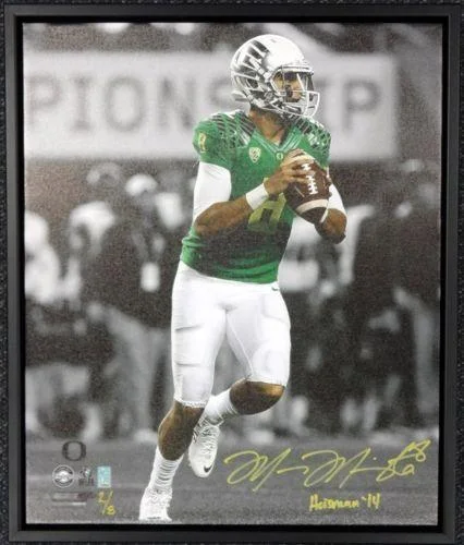 Sweat-Wicking Football Helmet-Marcus Mariota Autographed Framed 20x24 Canvas Photo Oregon Ducks "Heisman '14" #/8 MM Holo Stock #91861