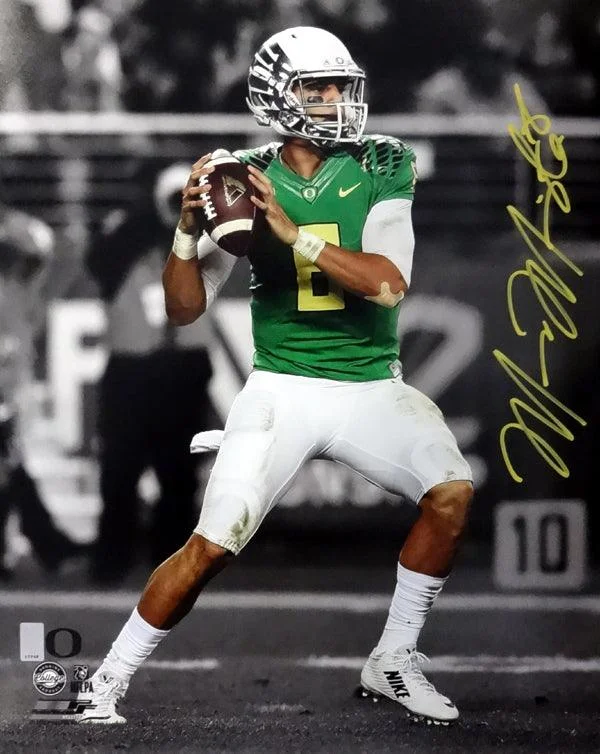 Breathable Football Helmet-Marcus Mariota Autographed 16x20 Photo Oregon Ducks MM Holo Stock #89224