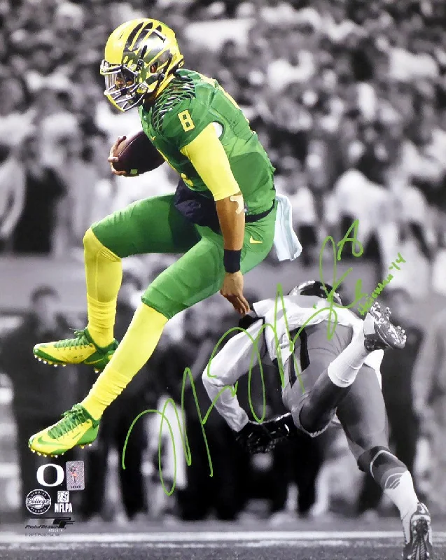 Helmet with Speaker System-Marcus Mariota Autographed 16x20 Photo Oregon Ducks "Heisman 14" MM Holo #18085