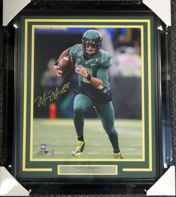 Military-Grade Football Helmet-Marcus Mariota Autographed Framed 16x20 Photo Oregon Ducks MM Holo Stock #89813