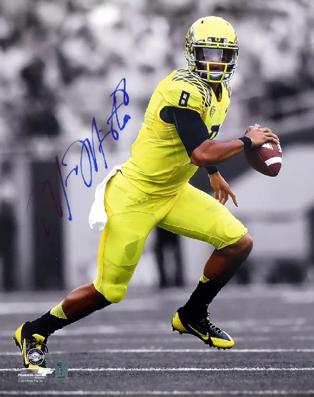 Minimalist Football Helmet-Marcus Mariota Autographed 16x20 Photo Oregon Ducks Spotlight MM Holo #16108