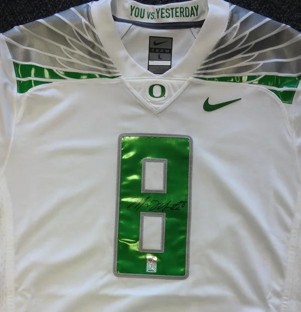 Sustainable Football Helmet-Oregon Ducks Marcus Mariota Autographed White Nike Jersey Size L MM Holo Stock #87166