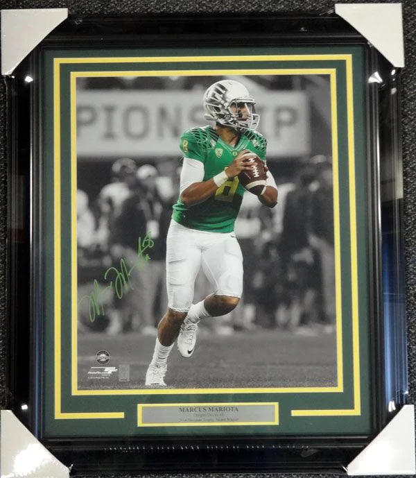 Tactical Football Helmet-Marcus Mariota Autographed Framed 16x20 Photo Oregon Ducks MM Holo Stock #89814