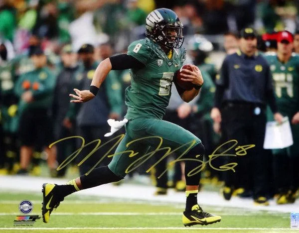 Embroidered Football Helmet-Marcus Mariota Autographed 16x20 Photo Oregon Ducks MM Holo Stock #98164