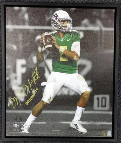 Ventilated Football Helmet-Marcus Mariota Autographed Framed 20x24 Canvas Photo Oregon Ducks "Heisman '14" #/8 MM Holo Stock #91862