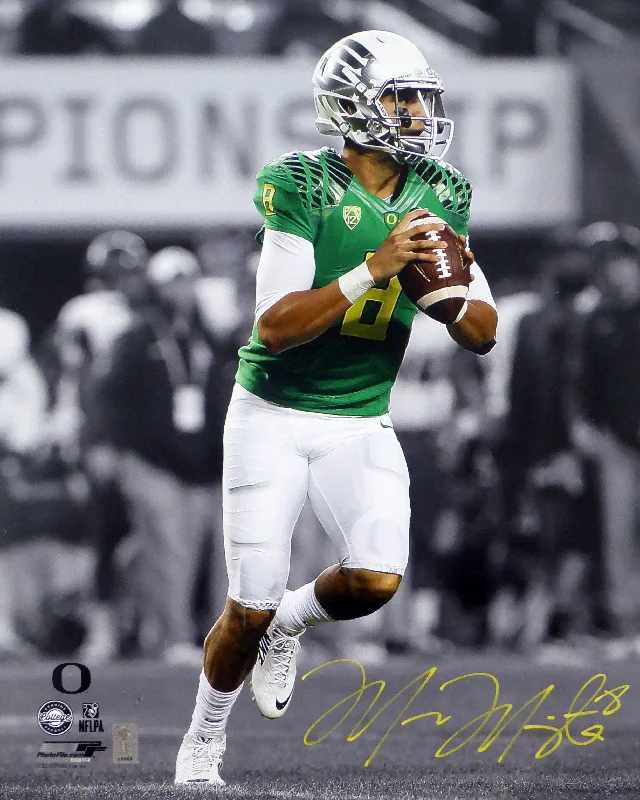 Lightweight Football Helmet-Marcus Mariota Autographed 16x20 Photo Oregon Ducks MM Holo Stock #98161