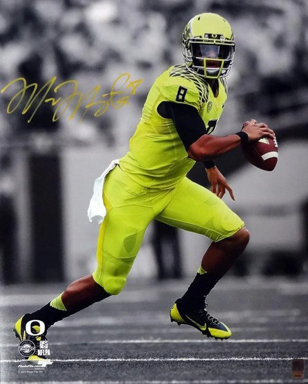 Ultra Durable Football Helmet-Marcus Mariota Autographed 16x20 Photo Oregon Ducks MM Holo Stock #98160