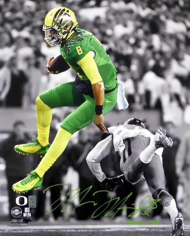 High-Impact Football Helmet-Marcus Mariota Autographed 16x20 Photo Oregon Ducks "Heisman '14" MM Holo Stock #89886